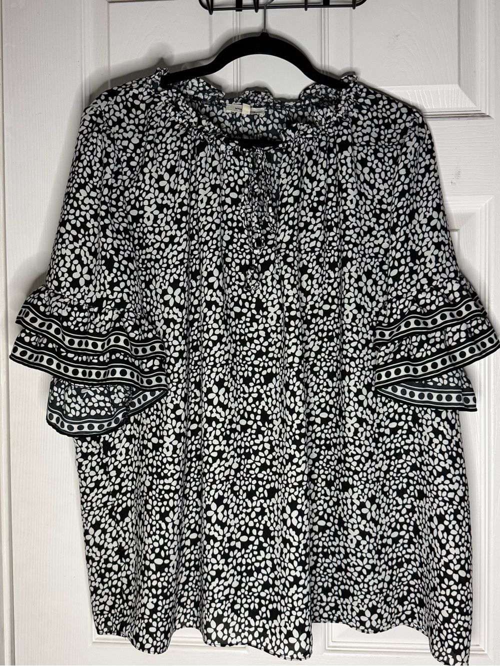 Peasant flowy Plus size 3x Black White Dot Blouse flutter sleeve Max Studio